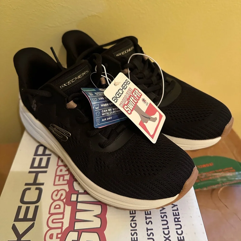 Skechers women’s Black Sneakers new! Size 7.5 - Picture 5 of 6